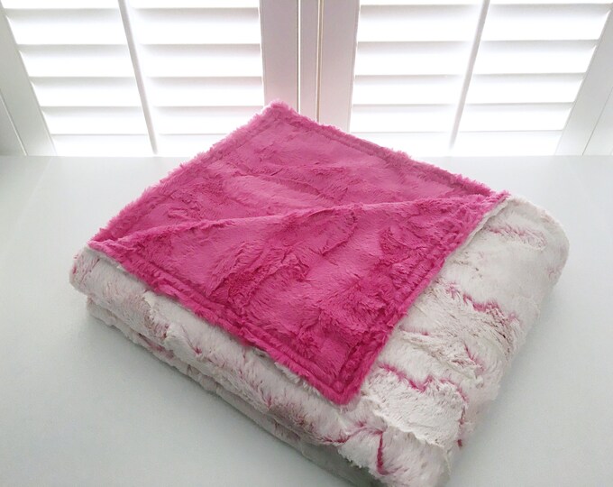 Carnation/White Frost Hide Weighted Blanket