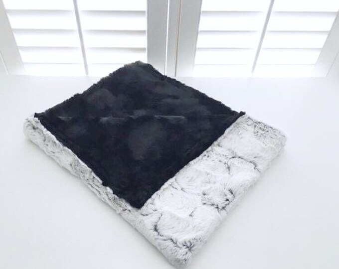 Black/White Frost Hide Weighted Blanket
