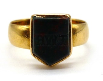 Victorian 22ct Yellow Gold Ring Set With Bloodstone Intaglio Shield Size 5.5