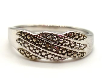 Silver Band with Textured Dot Pattern and 3 Little Orange Gemstones Size 8.5