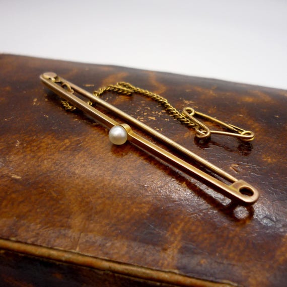 Antique 15ct Gold & Seed Pearl Bar Brooch with Safety Chain