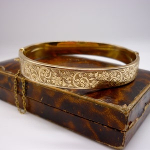 Vintage 1948 Hinged Gold Bangle by Smith & Pepper