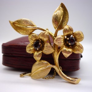 Gold Flower Brooch set with Garnets