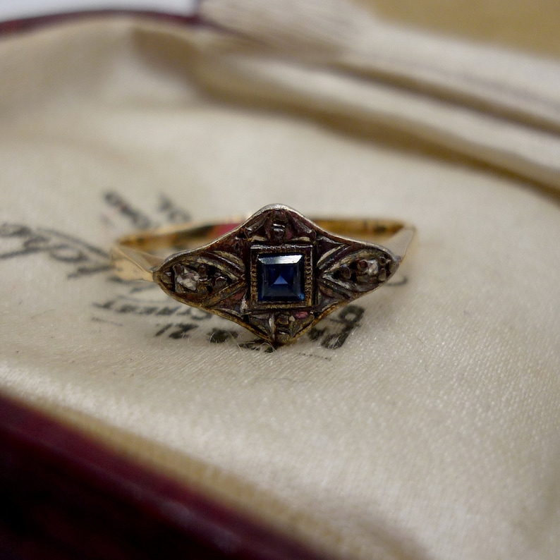 Art Deco saffier en diamanten ring maat 4,45, antieke 18k gouden en platina verlovingsring afbeelding 2