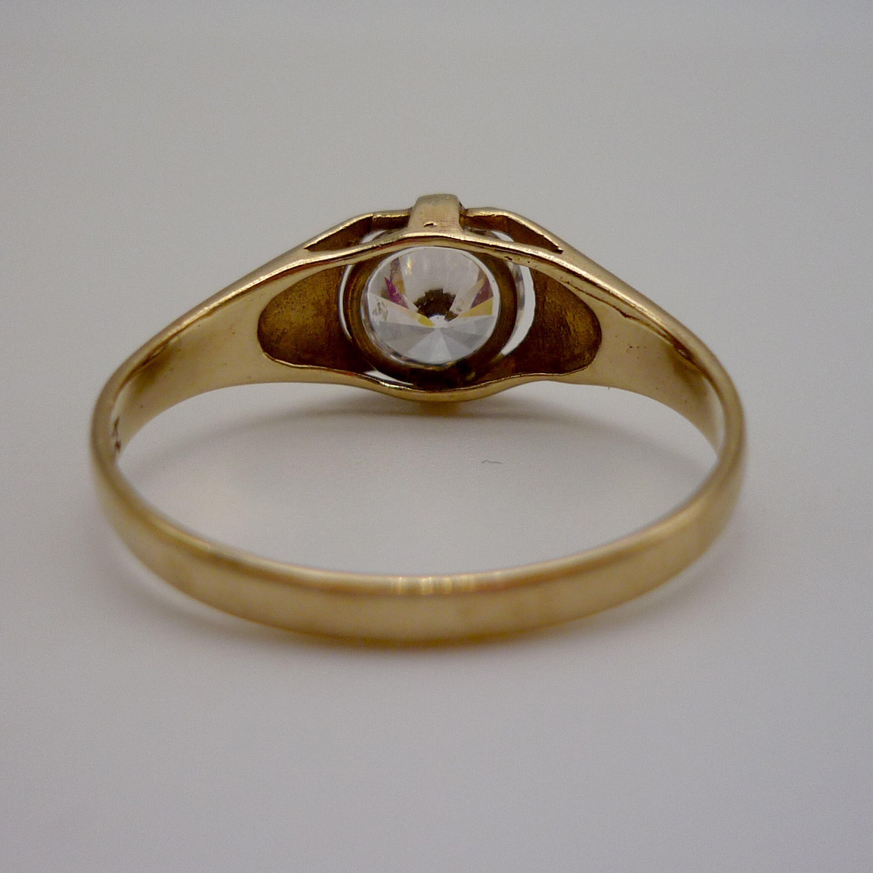 英国ヴィンテージ ジュエリー キュービックジルコニアx5 9ct