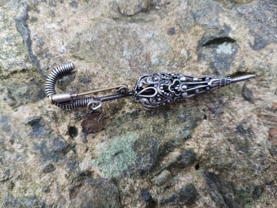 Broche Vintage Ombrelle En Filigrane - Longueur 8 Cm - Bon état - Occasion