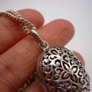 Vintage Solid Silver Oval Filigree Locket on Curb Chain image 3