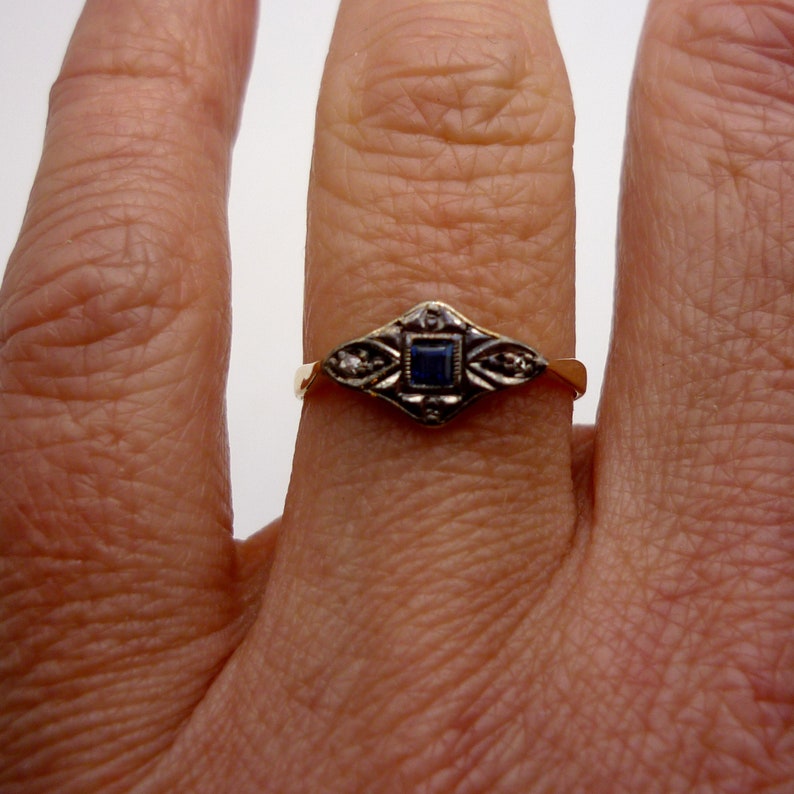 Art Deco saffier en diamanten ring maat 4,45, antieke 18k gouden en platina verlovingsring afbeelding 4