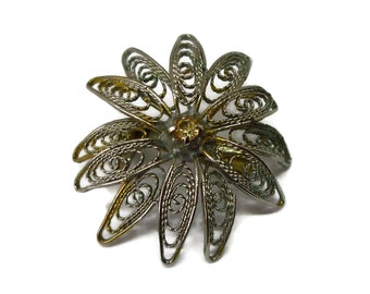 Broche de fleurs en filigrane