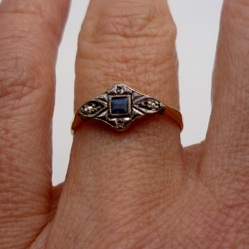 Art Deco saffier en diamanten ring maat 4,45, antieke 18k gouden en platina verlovingsring afbeelding 3
