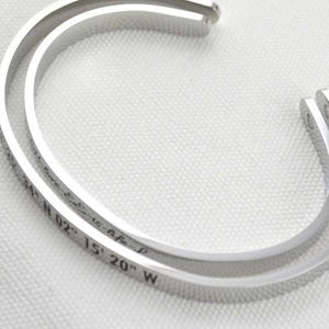 Großes Handgelenk Manschette Armband, hypoallergen Edelstahl Schmuck, Gravur Armband, Unisex Armband, Geburtstagsgeschenk