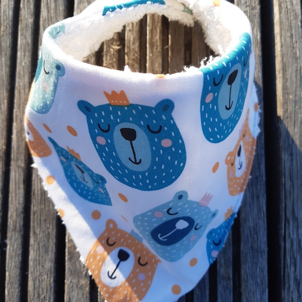 bavoir bandana à motifs petit ours sur fond blanc