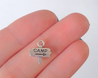 10 x Tibetan Silver CAMP SIGN CAMPING TENT HOLIDAY TRAVEL 3D 13mm Charms Pendant