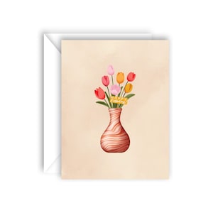Tarjeta de feliz cumpleaños con ramo de tulipanes para ella con interior en blanco