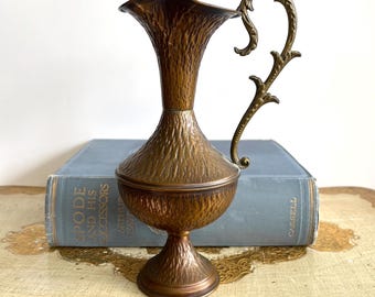 Vintage Hammered Copper and Brass Ewer Pitcher – Mid-Century Urn Vase with Ornate Rococo Scroll Handle, Hollywood Regency Boho Table Decor