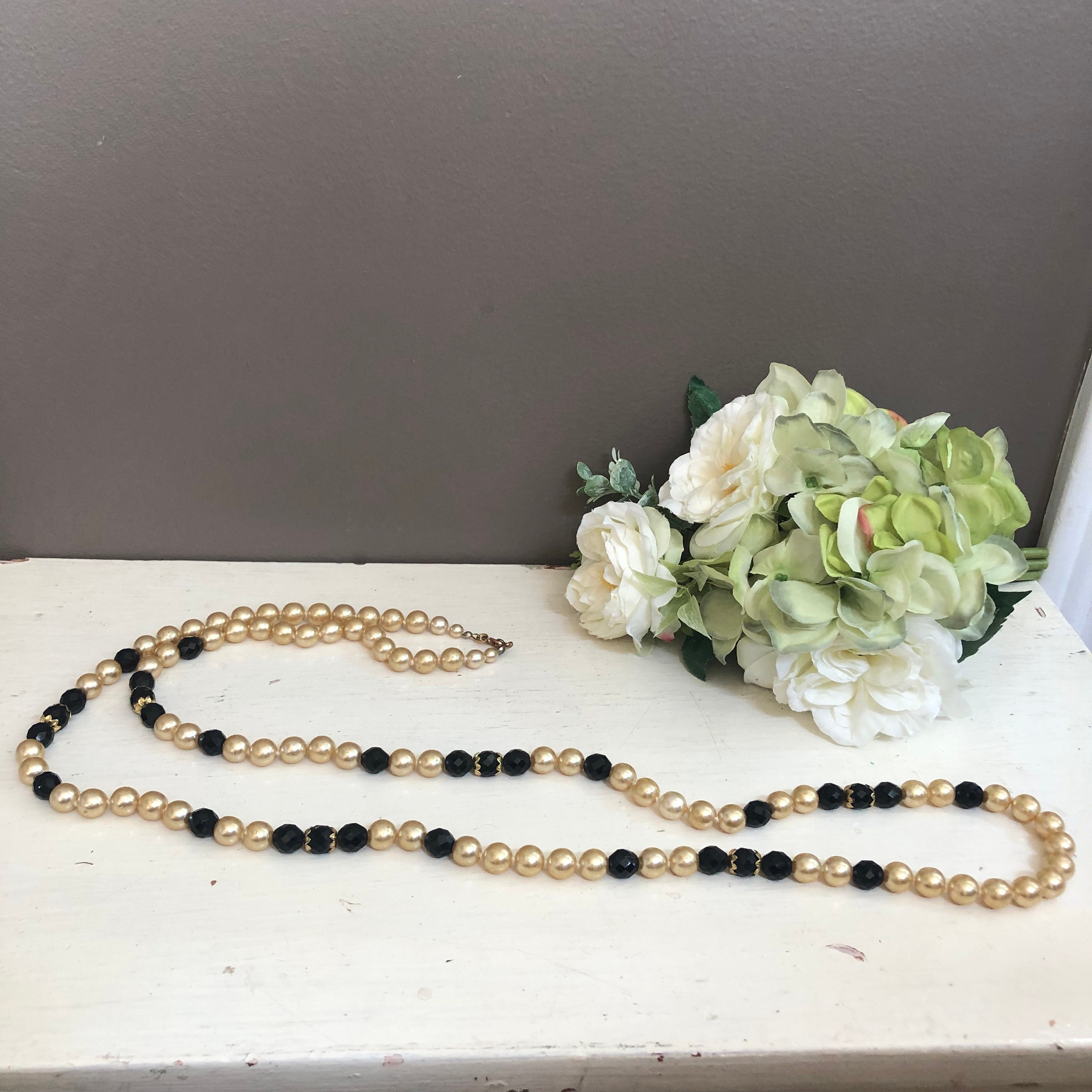 ☆【VINTAGE HOLLYWOOD】☆Pearl n Flower Beads Necklac.e☆ Vintage Pearl and Black Bead Necklace, Old Hollywood Glamour