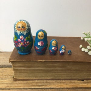 Vintage Nesting Dolls, Russian Matryoshka Babushka 5 Pieces Traditional Wood Hand Painted, Small