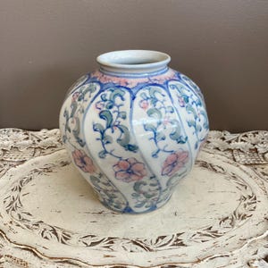 Vintage Ginger Jar Vase, Floral Design, Pink, Blue, White, Chinoiserie, Chinese Decor