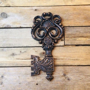 Vintage Skeleton Key Wall Hanging Art, Mid Century Coppercraft  Guild, Dart, Large Key Decor, Brushed Copper