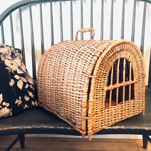 Vintage Wicker Cat / Pet Carrier with Door, Wicker Basket Cute, Farmhouse Boho, Storage