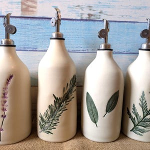 Botella de aceite botánico