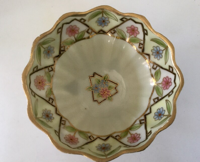 Beautiful Bowl NIPPON Footed Bowl Antique Bowl. Vintage Bowl NIPPON Berry Bowl Vintage Nippon Bowl Japanese Bowl Fluted Bowl