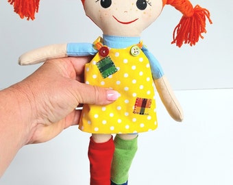 Pippi, Puppe mit langen Socken,Pippi Stofftier, Stoffpuppe, Puppe mit gemusterten Socken