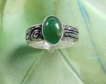 Sterling silver Ring with Brazilian emerald,  Band "Tree bark" Engagement ring, Unique design,  Green natural emerald