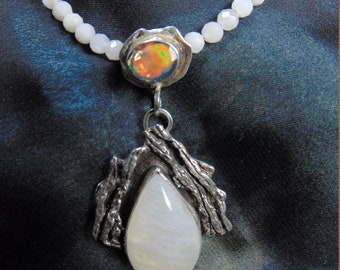 Halskette mit Mondsteinen und Opal, Naturstein Schmuck, äthiopische Opale, natürlicher Mondstein,