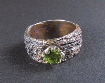 Wide ring "Bark of trees" with peridot, wide wedding ring with natural stone,