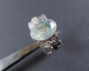 Sterling silver ring with aquamarine, natural aquamarine, Silver band with aquamarine,