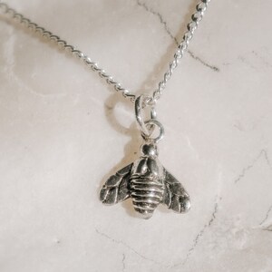 Honey Bee Necklace, Silver Bee Necklace, Tiny Bee Necklace, Dainty Bee Necklace, Bumble Bee, Bee Pendant Necklace, Mothers Day Gift for Her