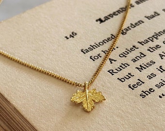 Halsband i lönnlöv i guld: Hösthänge i 18 karat pläterat sterlingsilver