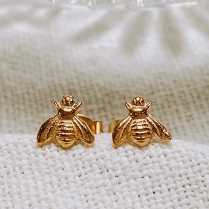 Pendientes de abeja, pendientes de abeja dorados, pendientes de abeja diminutos, pendientes de abeja de miel, pendientes de abejorro, delicados pendientes de abeja, regalo para el día de la madre para ella