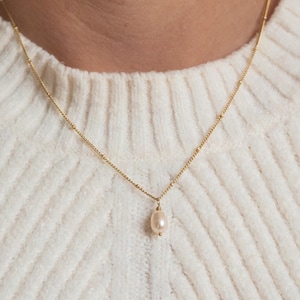 Dainty Pearl Necklace, Gold Pearl Pendant Necklace, Single Pearl Necklace, Bridesmaid Jewelry, Necklace for Wedding, Mothers Day Gift