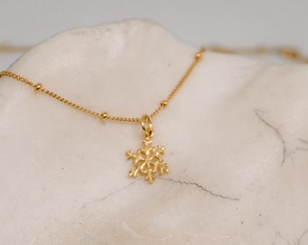 Snowflake Necklace, Gold Necklace, Dainty Necklace, Winter Necklace, Holiday Necklace, Christmas Necklace, Gift for Her, Winter Jewelry