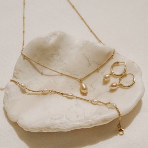 Teardrop Pearl Jewelry Set 18K Gold Plated - Vintage Boho Pearl Necklace and Earring Set - Handmade Bridal & Bridesmaid Gift