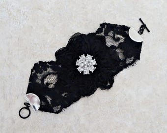 Vintage schwarze Spitze Manschette Armband, Strass-Knopf, Gothic Victorian Style