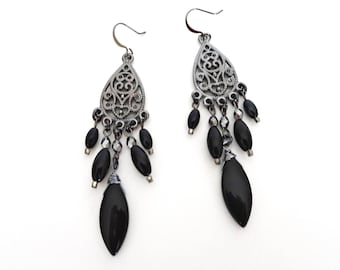 Pendientes de araña color gris plomo: Pendientes colgantes victorianos con cuentas de cristal negro