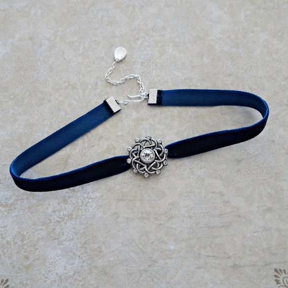 Navy blue best sale choker