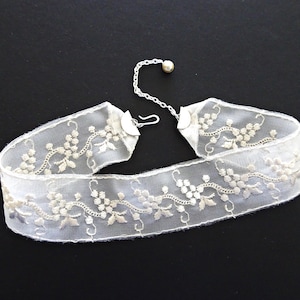 Ivory Besticktes Halsband, Choker, Vintage Trauben Muster, Perlenanhänger