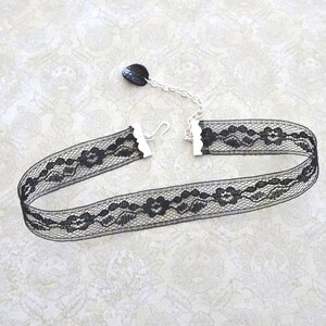 Vintage Floral Black Lace Choker: Adjustable Gothic Necklace