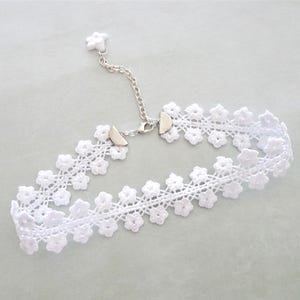 White Floral Choker Necklace, Wedding Choker, White Choker, Brides&#39; Choker, Wedding Jewelry