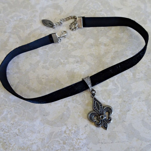 Fleur de Lei Charm Collier ras du cou en ruban de velours noir, Hipster, Tour de cou noir, Tour de cou costume