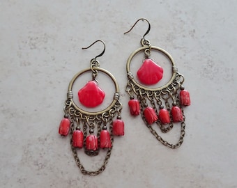 Rojo cuentas de latón antiguo candelabro pendientes - rojo coral pendientes - rojo con cuentas candelabro pendientes - Boho - Hippie - Pendientes