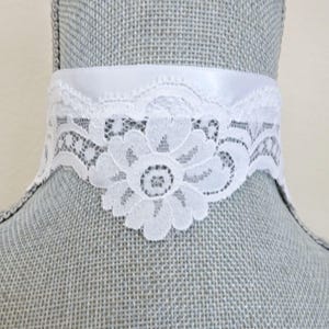 Vintage White Lace Choker Necklace with White Satin Ribbon, Wedding Choker, White Choker, Brides&#39; Choker, Wedding Jewelry