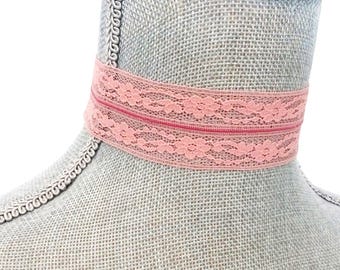 Gargantilla de encaje floral vintage rosa empolvado