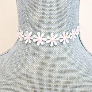 Daisy Choker Necklace, White and Pink Daisies, Choker Necklace, Hipster. White Choker, Flower Child Choke, Retro 70&#39;s Costume Choker