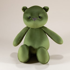 Oso de peluche de terciopelo con monograma de lujo