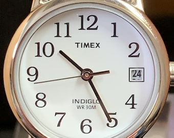 Beautiful Vintage Ladies Timex Indiglo Quartz WR 30M CR 1216 Cell Watch (Chrome case)